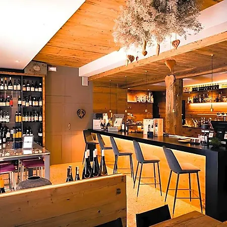 Enoteca Miramonti Hotell 3*